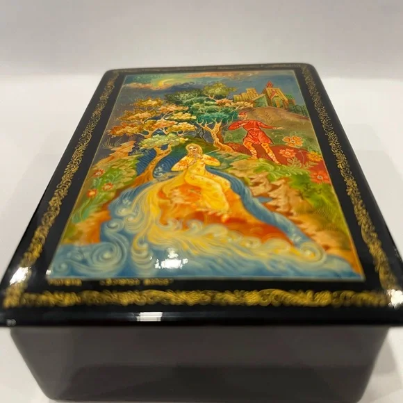 Vintage Artist Signed Russian Hand Painted Lacquerware Wood Box GOLDILOCK & BOY